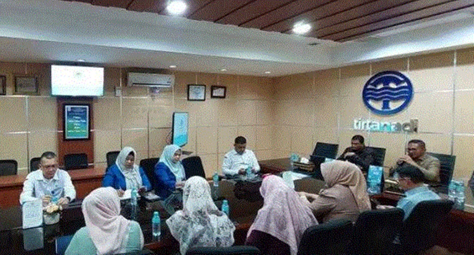 Rombongan Studi Tiru PDAM Muara Tirta saat berada di PDAM Tirtanadi Medan F: Istimewa)