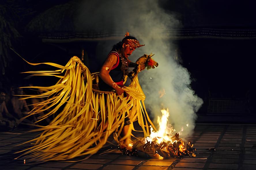 Tari Sanghyang Jaran.