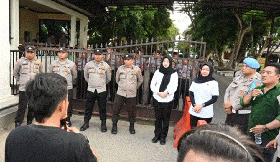 Puluhan Jurnalis Gorontalo gelar aksi di Mapolda Gorontalo (F:istimewa)