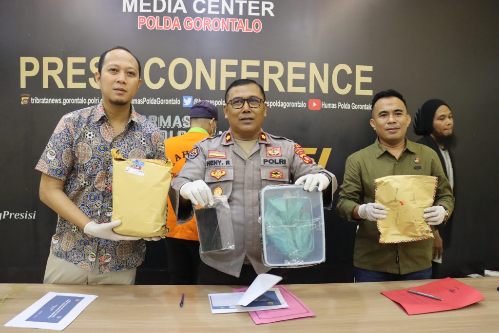 Foto: Pria bernama Sabrin Akase (35) di Kabupaten Gorontalo ditangkap polisi. (F:hms-pol)