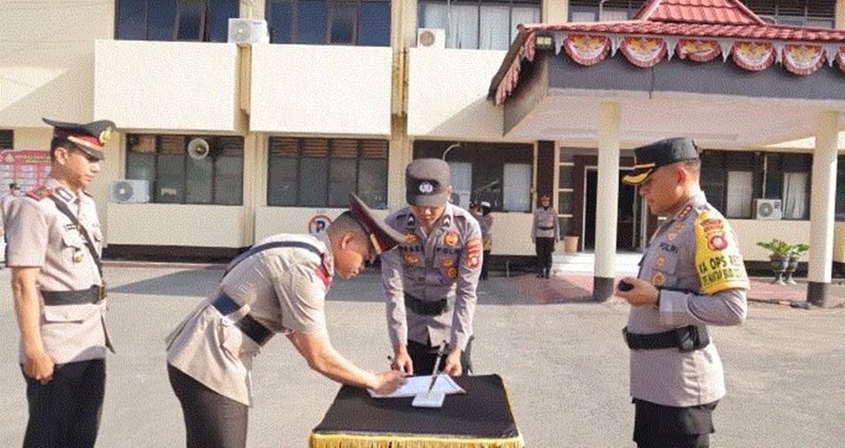 Kapolresta Gorontalo Kota Pimpin upacara sertijab Kapolsek Kota Selatan (F:Hms-Pol)
