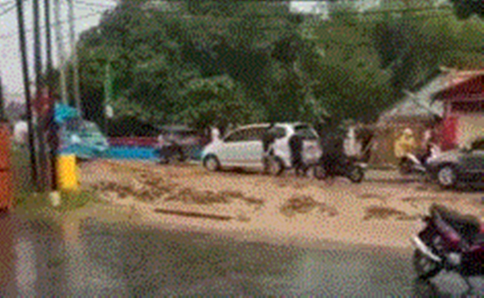 Suasana banjir yang melanda wilayah Kabupaten Gorontalo (F:Istimewa)