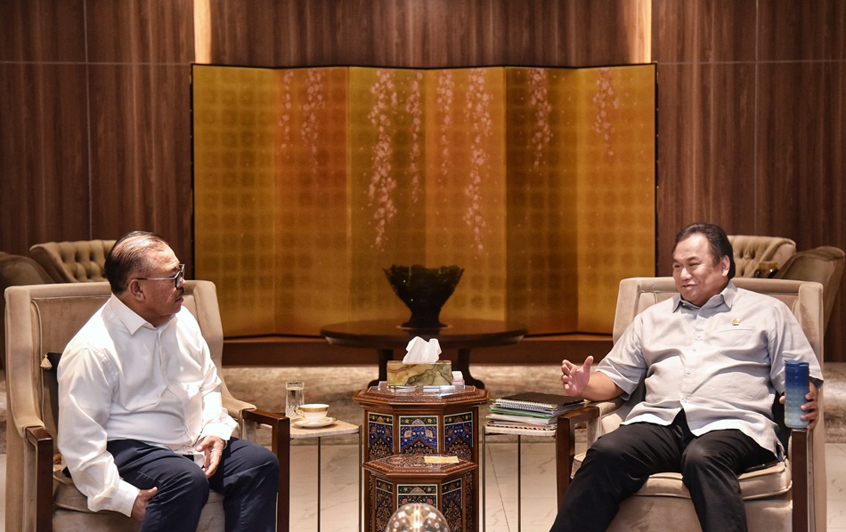 Pertemuan Bacagub Tonny Uloli dengan Wakil Ketua DRD RI Rachmat Gobel (F:Tim TU)