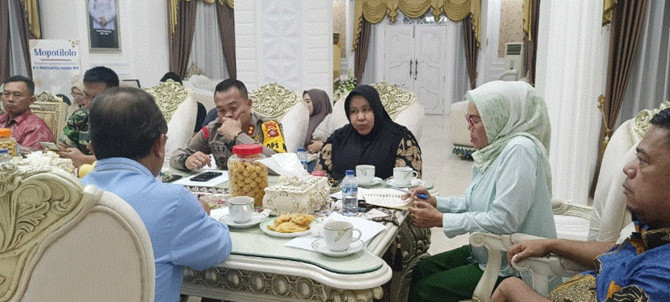Ketua KPU Bone Bolango saat rapat bersama Forkpimda Bone Bolango (F:humas)