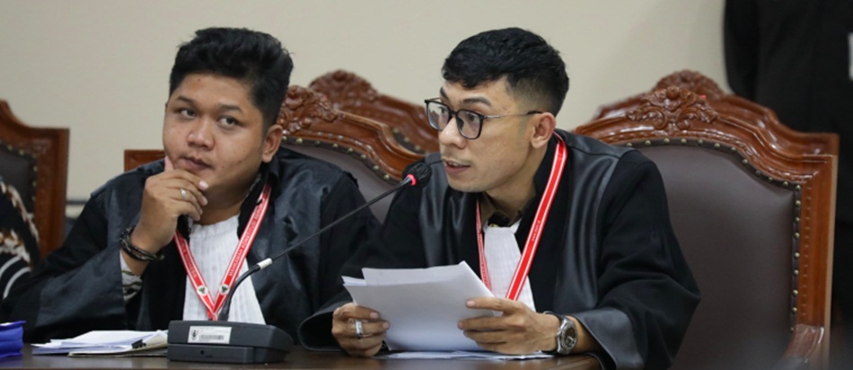 Termohon (KPU) melalui kuasa hukumnya Daniel Fajar Bahari Sianipar saat memberi   jawaban pada sidang lanjutan PHPU DPR/DPRD tahun 2024 di Gedung 2 Lantai 4,  Ruang Sidang Panel 2 (F:Hms MK)