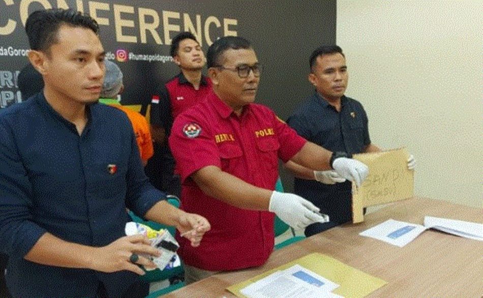 Seorang Pemuda Pemilik Narkotika Jenis Sabu diamankan Direktorat Narkoba Polda Gorontalo. (F:hms-Pol).