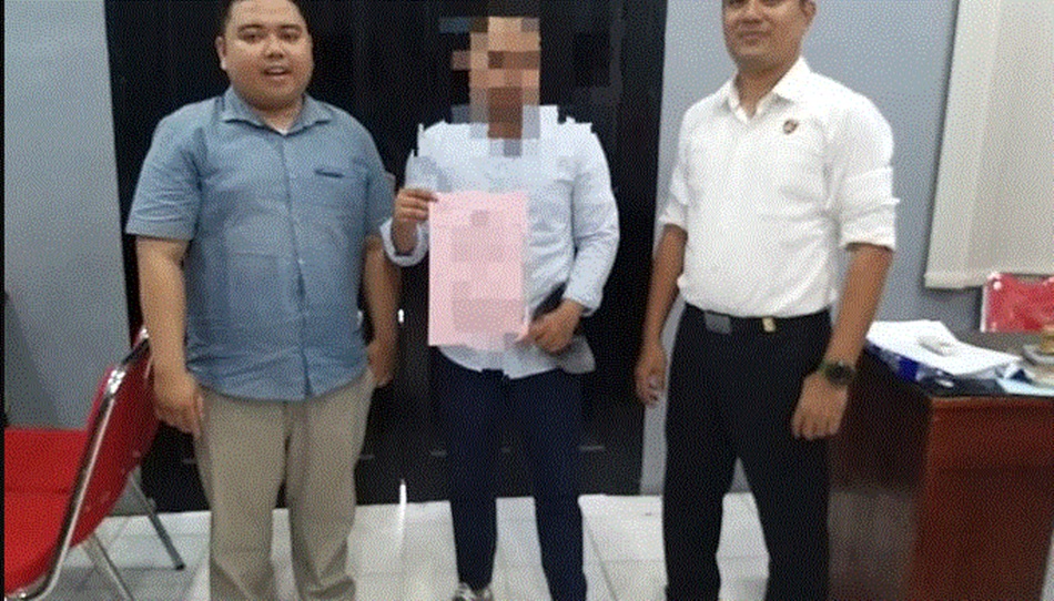 Tersangka saat menjalani pemeriksaan di Polresta Gorontalo (F:hms-pol)