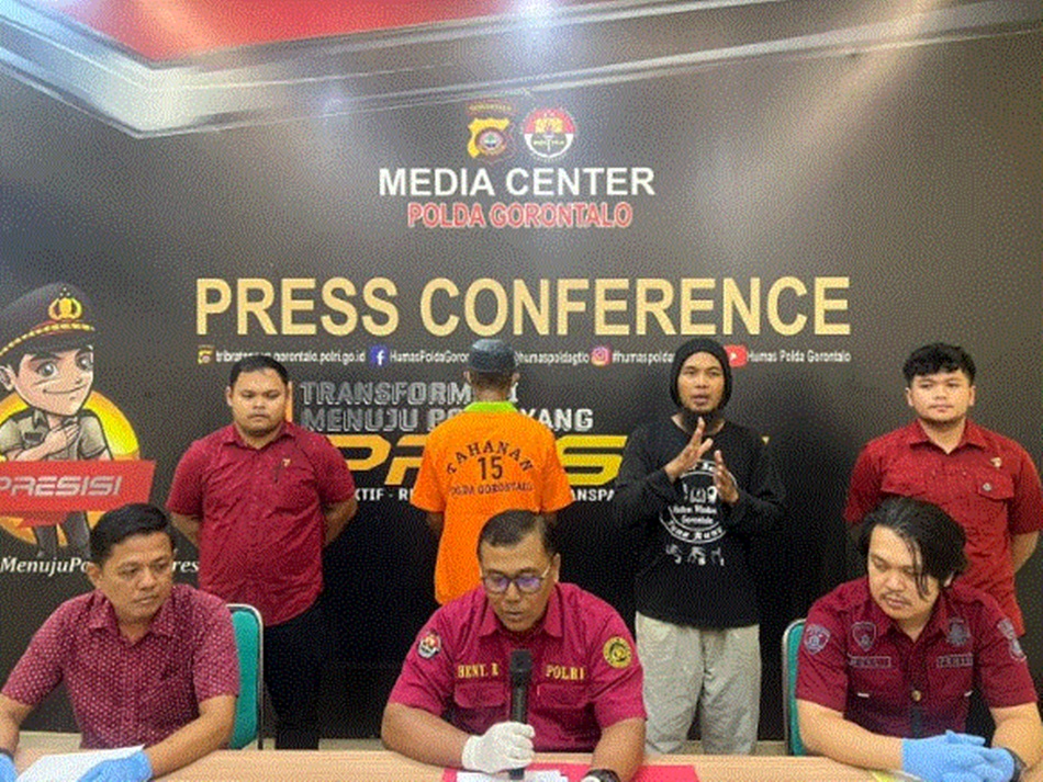Bidang Humas Polda Gorontalo menggelar konferensi pers terkait Kasus Penikaman di Desa Buhu  Kecamatan Telaga Jaya Kabupaten Gorontalo. (F:hms-pol)