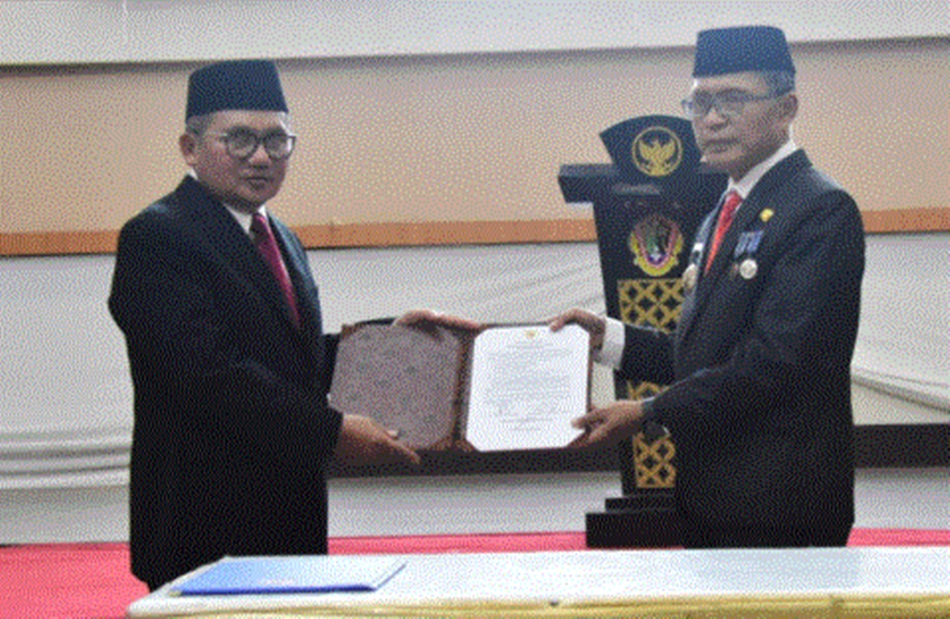 Serah terima jabatab (Sertijab) Walikota Marten Taha dengan Pj Walikota Ismail Madjid (F:istimewa).