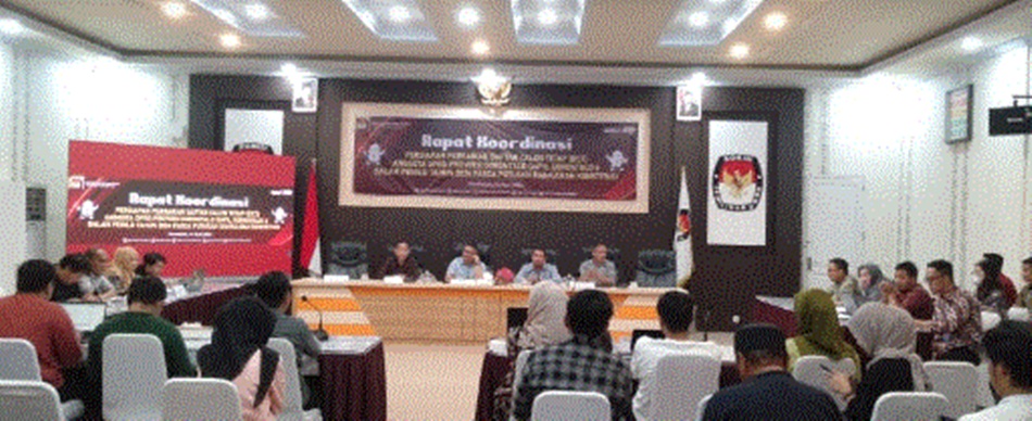 Rapat koordinasi KPU Provinsi Gorontalo dengan 5 Parpol, yang dipimpin Ketua KPU Fadliyanto Koem  di Kantor KPU Provinsi Gorontalo (F:GPD).