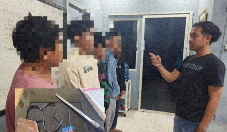Enam pelaku penganiyaan saat diamankan team Rajawali Polresta Gorontalo.(F:hms-pol)