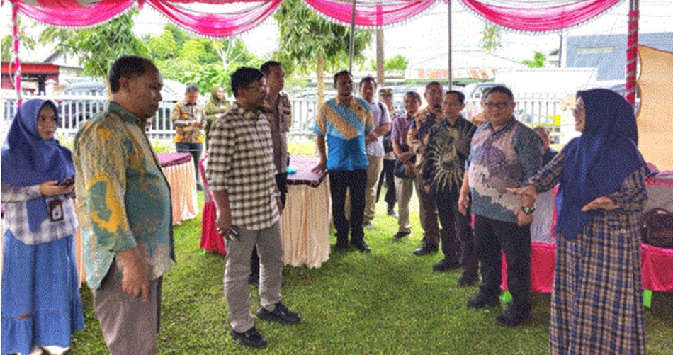 Saat kunjungan langsung persiapan PSU oleh Komisioner KPU RI di lokasi TPS 2 Tulandengi untuk pelaksanaan PSU (F:hms)