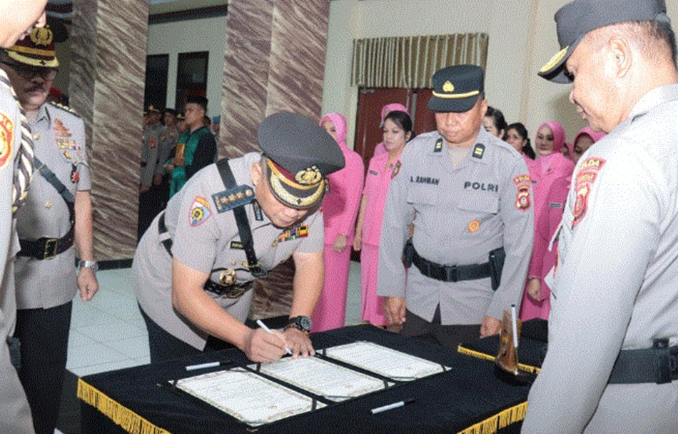 Kapolda Gorontalo pimpin Sertijab Irwasda dan Karo Rena. (F:hms-pol)
