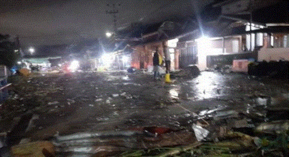 kondisi jalan di Kelurahan Talumolo Kota Gorontalo usai diterjang banjir bandang (F:Ist)