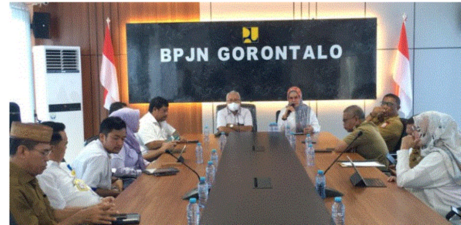 Bupati Merlan S. Uloli didampingi Pj. Sekda Aznan Nadjamuddin bersama OPD terkait  mengusulkan perbaikan sepuluh ruas jalan dan jembatan saat menemui  Balai Pelaksana Jalan Nasional (BPJN). (F:Kmfo)