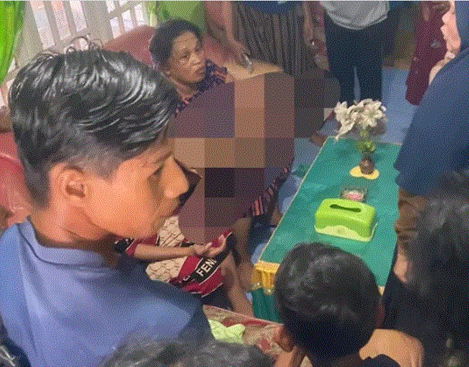 Balita yang tewas di selokan irigasi saat dievakuasi ke rumah (F:ist)