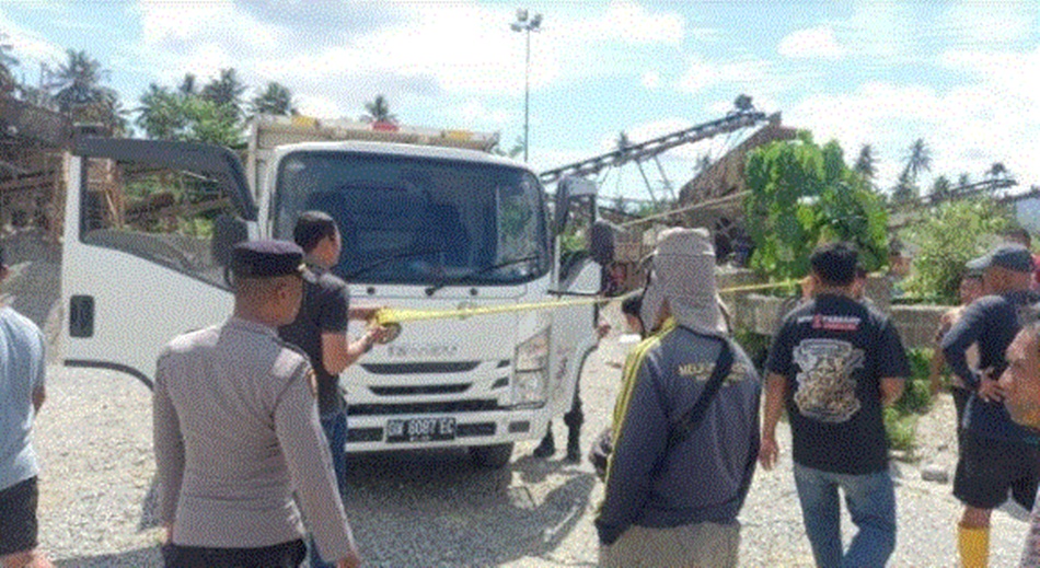 Suasana di lokasi kejadian seorang pria ditemukan tewas didalam mobil Dumptruk di Suwawa Selatan(F:Ist)