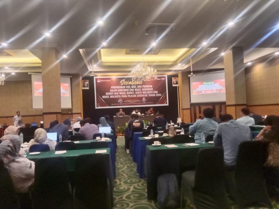 Komisi Pemilihan Umum Provinsi Gorontalo saat  Sosialisasi   Penyusunan Visi, Misi  dan Program Calon Gubernur dan Wakil Gubernur, Bupati dan   Wakil Bupati, (F:Ist)