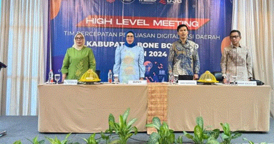 Bupati Merlan S. Uloli saat menghadiri dan membuka kegiatan High Level Meeting   (HLM) Tim Percepatan dan Perluasan Digitalisasi Daerah (TP2DD) Kabupaten Bone   Bolango tahun 2024. (F:AKP)