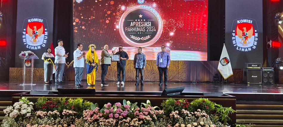 KPU Provinsi Gorontalo raih prestasi membanggakan, dalam ajang Anugerah Parhumas Tahun 2024, dengan meraih predikat terbaik kedua untuk kategori KPU Provinsi dengan PPID Terupdate.