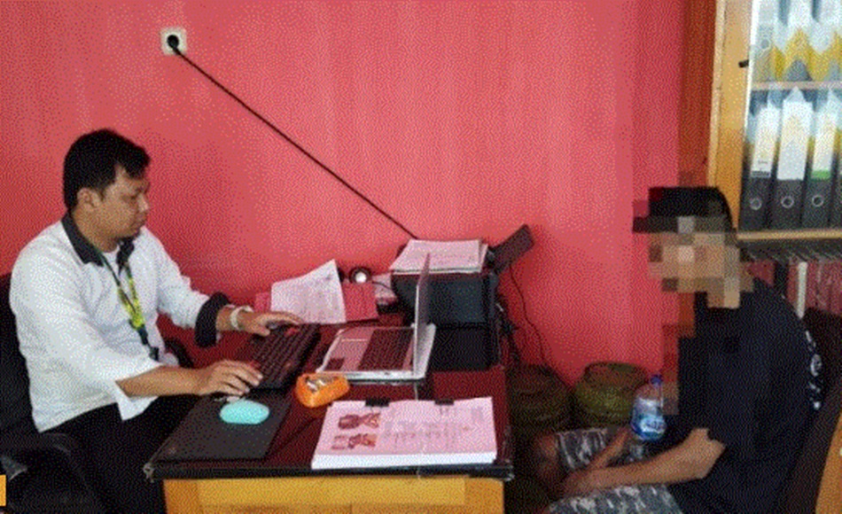 Pelaku penikaman saat menjalani pemeriksaan (F:hms-pol)