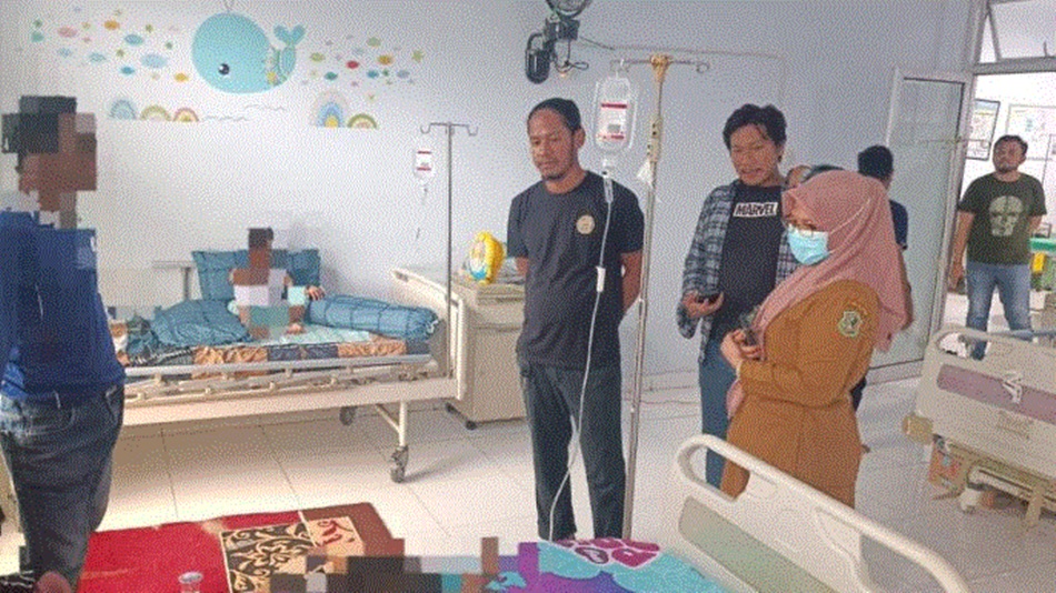delapan orang yang diduga keracunan makananan usai ulang tahun saat mejalani perawatan di Rumah sakit.(F:hms-pol)