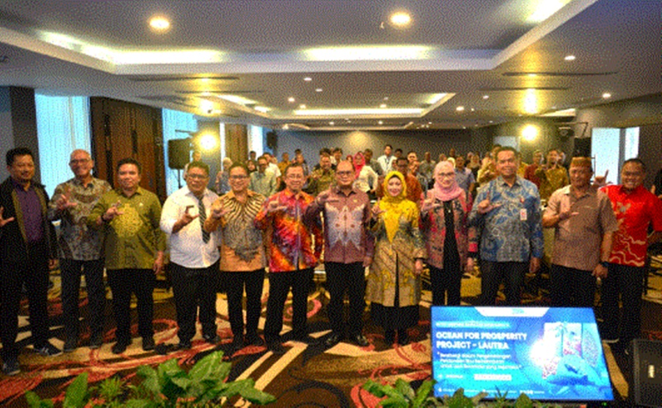 Foto bersama Entry Meeting Kegiatan Oceans for Prosperity &ndash; LAUTRA Komponen 3   yang dilaksanakan di Provinsi Gorontalo bertempat di Hotel Aston. (Foto &ndash; Nova )