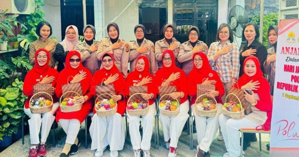 Polwan Polda Gorontalo  melaksanakan kegiatan anjangsana kerumah Polwan Gorontalo  yang sudah purnawirawan (F:hms-Pol)