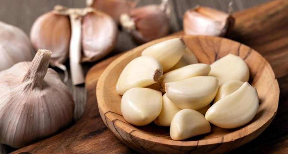 5 Obat Alami untuk Dapat Menurunkan Tipes. freepik.com