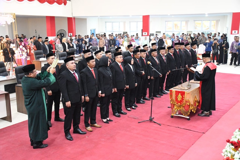 Ketua PN Gorontalo pimpin pengambilan sumpah 25 anggota DPRD Bone Bolango periode 2024-2029. (F: Anthx)