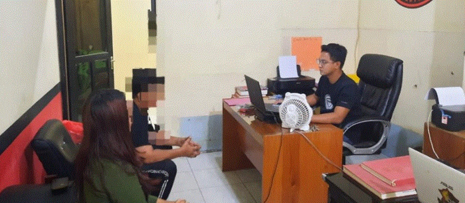 Pelaku saat menjalani pemeriksaan di Polresta Gorontalo (F:hms-pol)