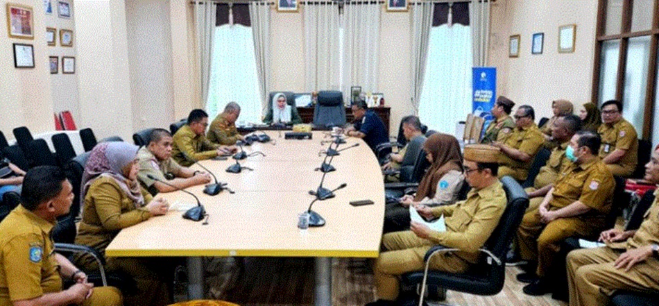 Rapat panitia persiapan HUT ke-79 Kemerdekaan RI tingkat Kabupaten Bone Bolango yang dipimpin langsung Bupati Merlan S. Uloli, di ruang rapat Bupati. (F.istimewa)