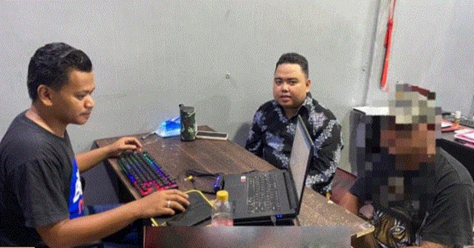 HD warga Kota selatan saat menjalani pemeriksaan  Sat Reskrim Polresta Gorontalo (F:hms-Pol).