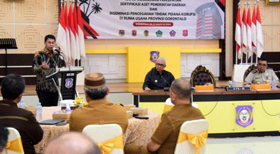 Ketua KPK RI, Nawawi Pomolango, memberikan arahan pada rakor percepatan   sertifikasi aset pemerintah daerah di aula rumah jabatan Gubernur Gorontalo. (Foto : Haris)