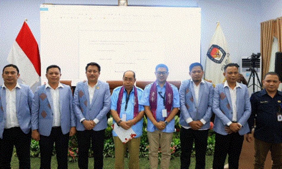 Bapaslon Adhan-Indra  saat mendaftar  di KPU Kota Gorontalo diusung Partai Gerindra-PAN (F: Humas).