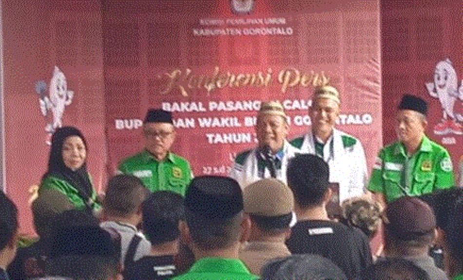 Pasangan calon Bupati dan Wakil Bupati, Syam T. Ase dan Sohidin  saat konferensi pers di KPU Kabupaten Gorontalo.(F:humas)