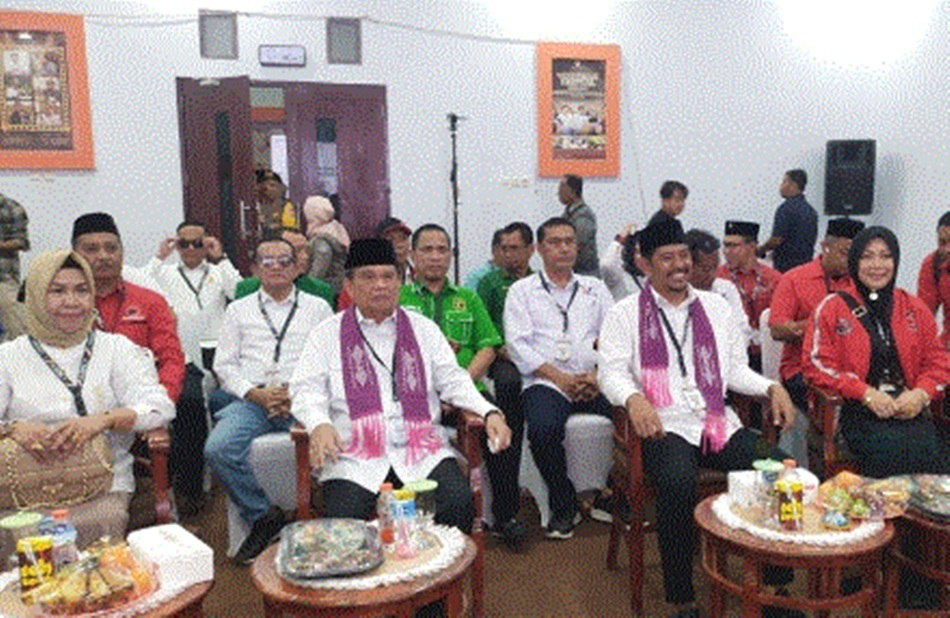 Paslon Idaman saat mendaftar di KPU Kota Gorontalo (F:humas).