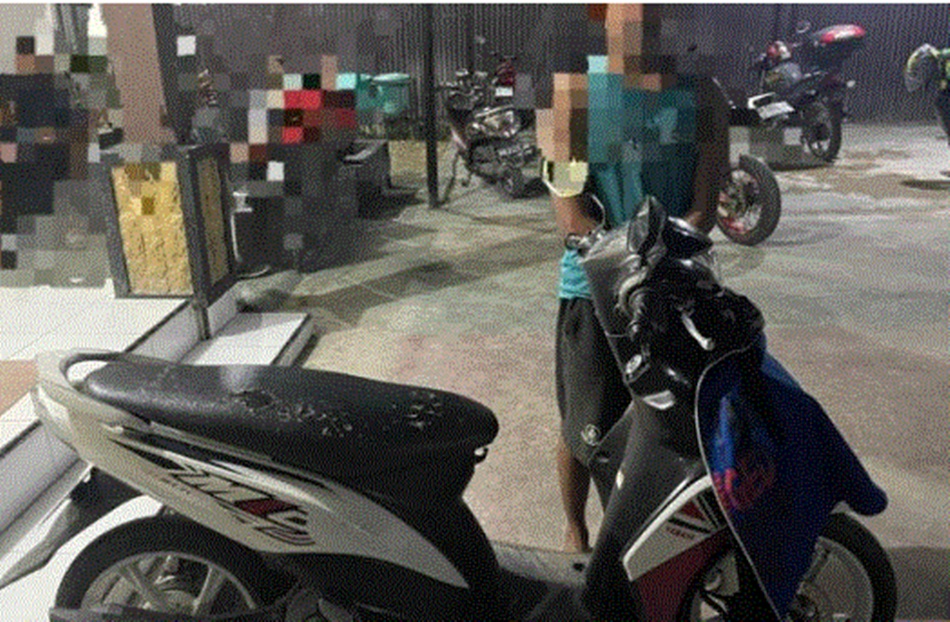 Pelaku dan barang bukti saat diamankan Polresta Gorontalo (F:hms-Pol)