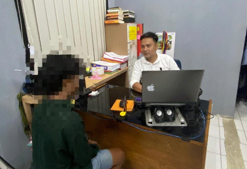 UPPA Polresta Gorontalo Kota saat melakukan pemeriksaaan kepada tersangka (F:hms-pol)
