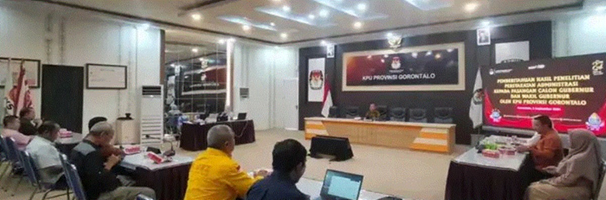 Komisoner  KPU Provinsi Gorontalo Sophian Rahmola saat memimpin Kegiatan   Pemberitahuan Hasil Persyaratan Administrasi Calon Gubernur dan Wakil Gubernur.(F:humas)