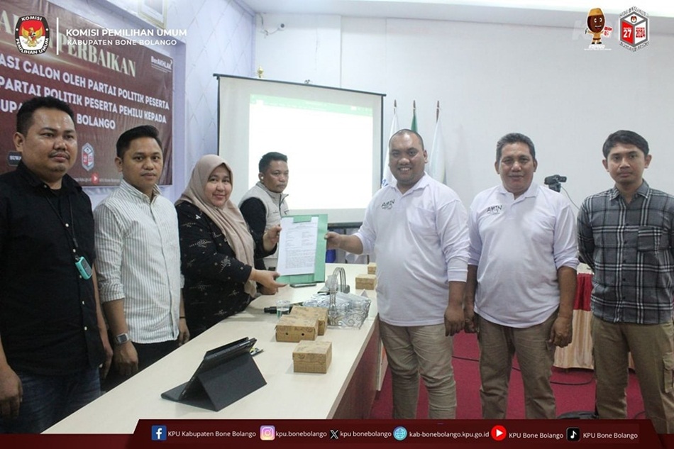 KPU Bone Bolango saat menerima perbaikan berkas Bapaslon Bupati dan Wakil Bupati Bone Bolango.(F:humas)