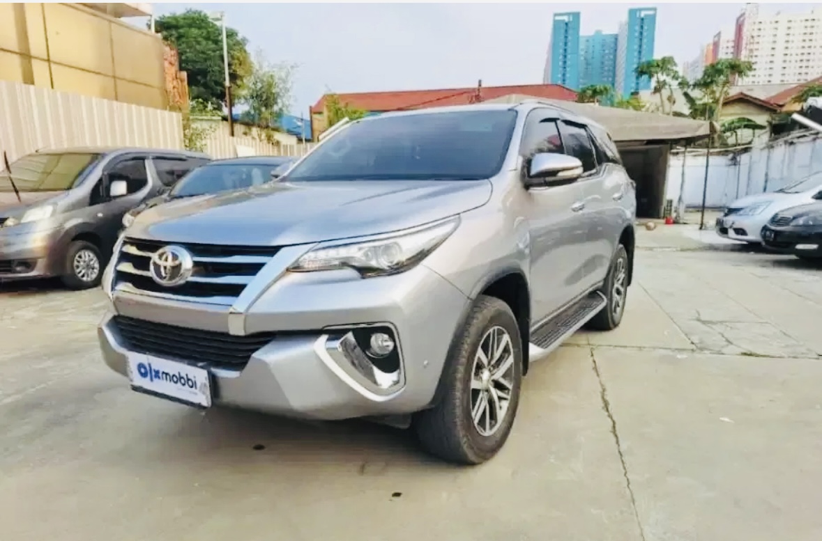 Harga mobil bekas Toyota Fortuner lama sudah segini. (OLX).