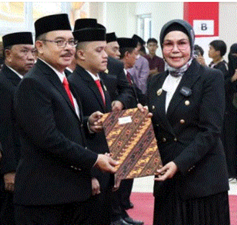 Bupati Merlan bersama  Ketua DPRD Bone Bolango (F:AKP)