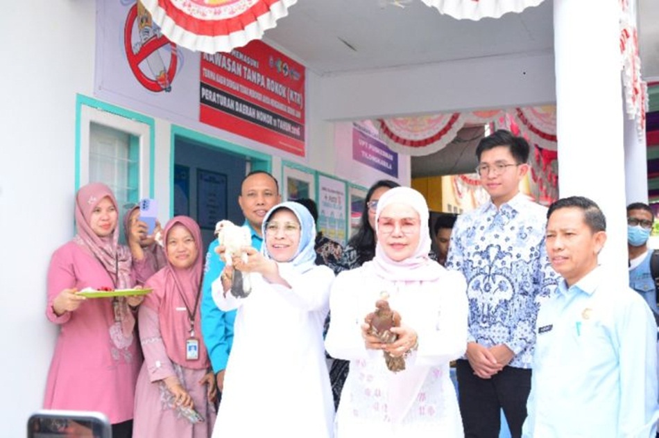 Lauching layanan primer ditandai pelepasan burung merpati yang dilakukan Bupati Merlan Uloli dan Setditjen Kemenkes (Foto: MD)