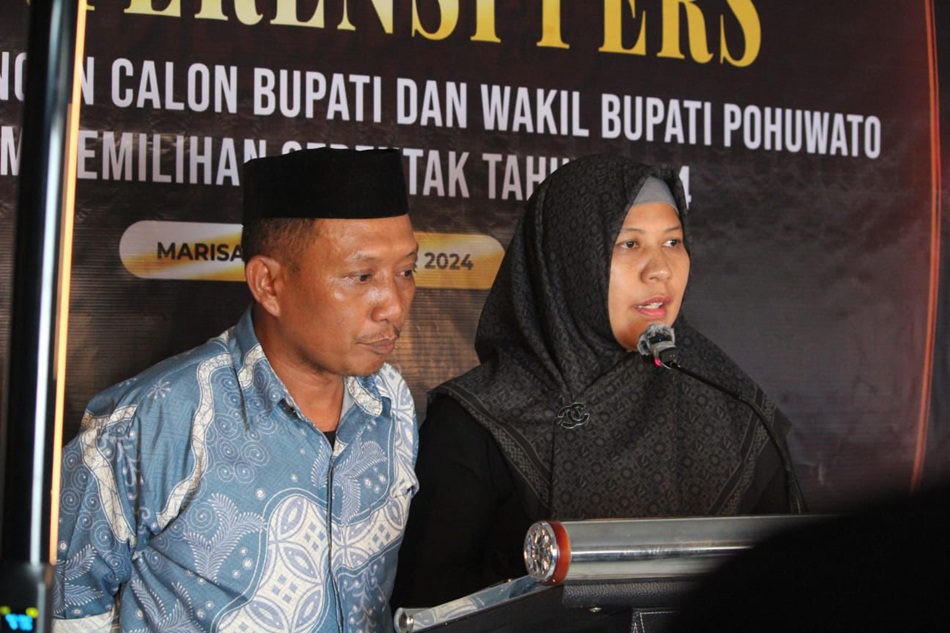 Komisoner KPU Pohuwato saat umumkan  penetapan Bapslon Pohuwato.(F;Humas)