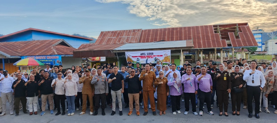 Apel Siaga Pengawasan Tahapan Kampanye   Pemilihan 2024 bertempat di kompleks Taman Keren Kelurahan Moodu. (F:humas)
