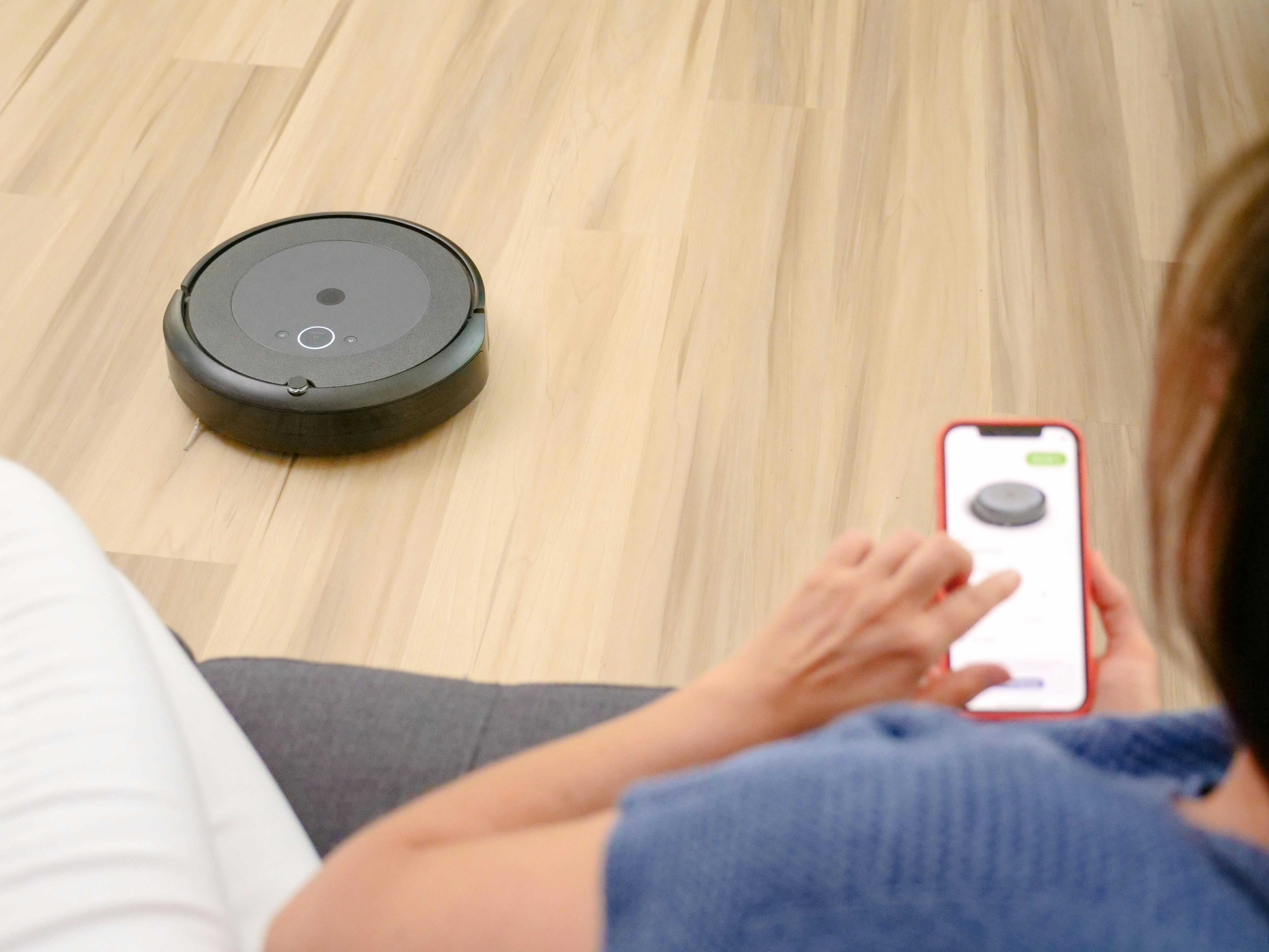 vacuum cleaner dikontrol dari handphone