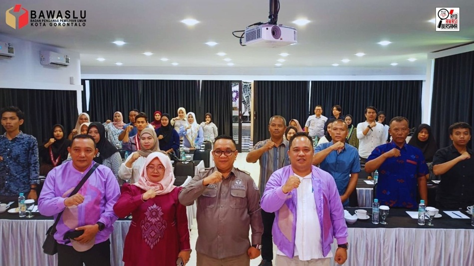 sosialisasi pengawasan partisipatif bagi Mahasiswa dan Organisasi masyarakat yang digelar Bawaslu Kota Gorontalo. (f :humas)