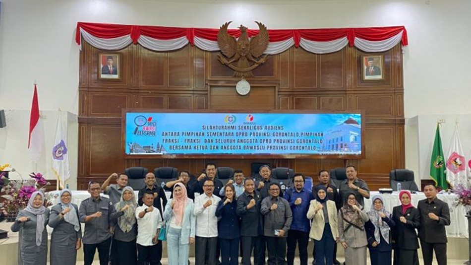 Bawaslu Provinsi Gorontalo saat menghadiri silaturahmi sekaligus audiens antara pimpinan sementara DPRD Provinsi Gorontalo, Pimpinan Fraksi-Fraksi dan Seluruh Anggota DPRD Provinsi Gorontalo. (F:humas