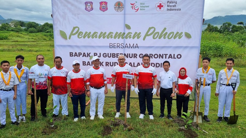momen kegiatan tersebut dicanangkan juga kick off Bone Bolango car free day dan aksi  penanaman 1000 pohon pelindung. ( Foto &ndash; Bahrian)